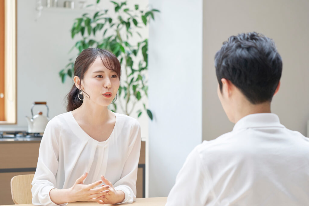 相談する女性