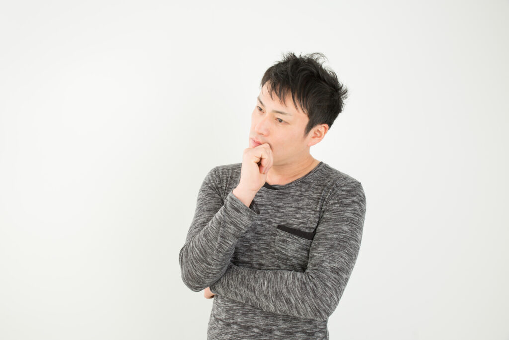 悩む男の人